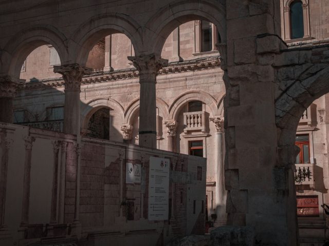 Accéder au Palais de Dioclétien sans se ruiner